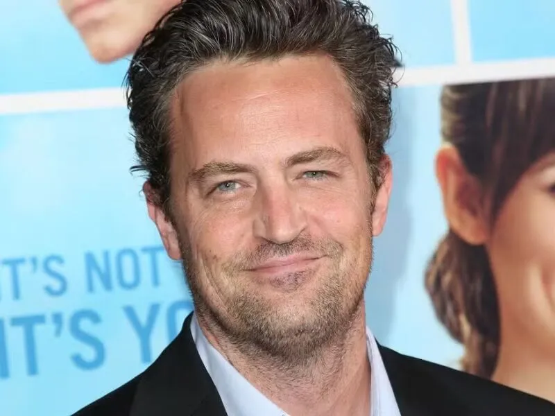 Obras de Bansky e itens de ‘Friends’ estão entre bens de Matthew Perry que irão a leilão
