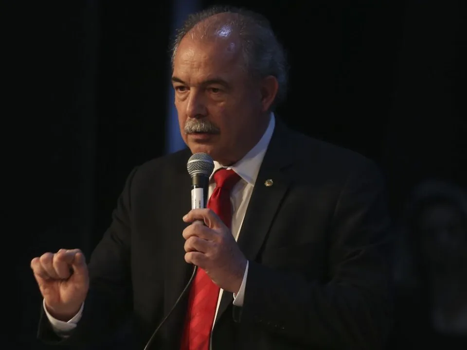 Papel do Estado é proteger economia de choque do petróleo, afirma Mercadante
