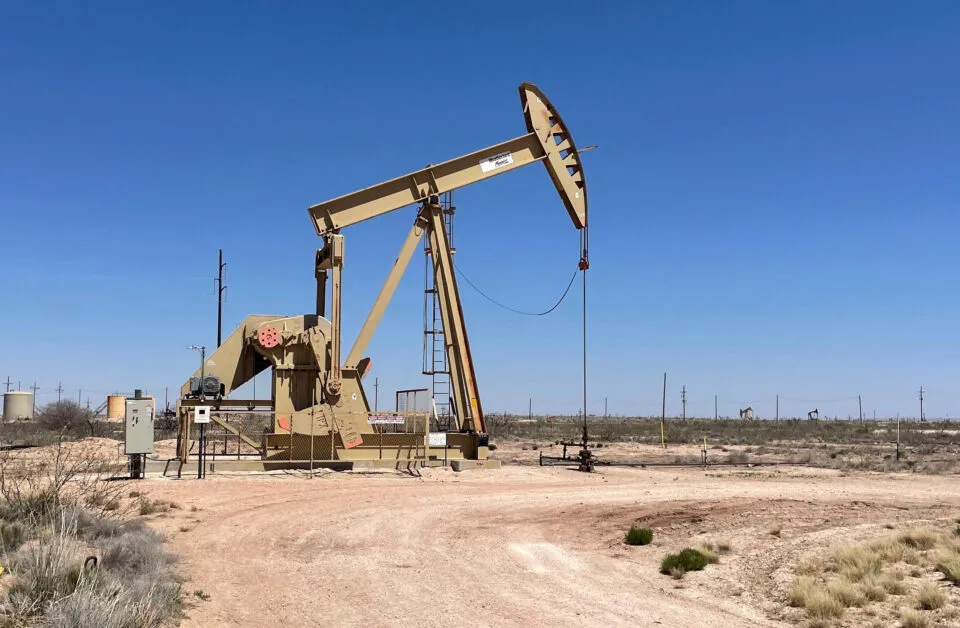 Petróleo cai mais de 2% após fala de Trump sobre guerra no Irã “terminar rapidamente”
