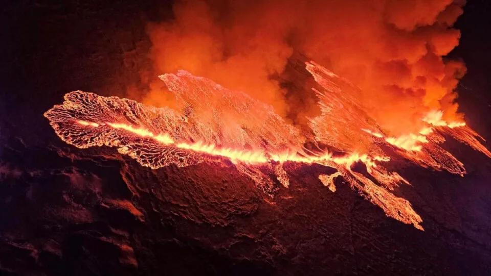 Por que o fluxo de lava de um vulco (quase) imparvel?