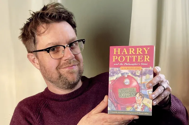 Primeira edição de Harry Potter esquecida em sótão é vendida por R$ 115 mil em leilão
