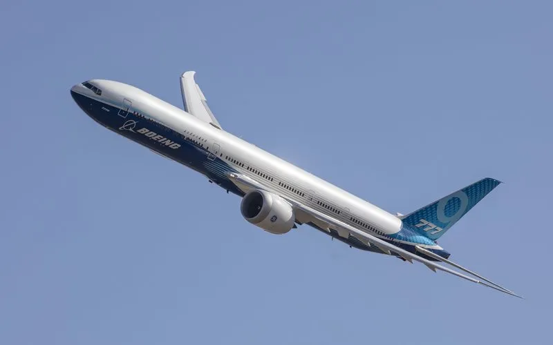 Primeiro Boeing 777-9 de produção realiza voo inaugural