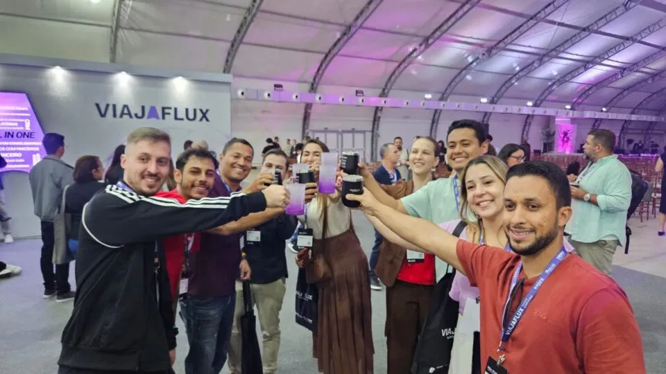 Primeiro dia de ViajaFlux Summit 2026 termina com happy hour em Olímpia; veja últimas fotos