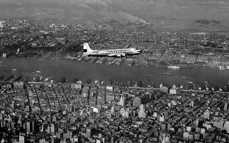 Primeiro voo comercial da KLM para Nova York completa 80 anos