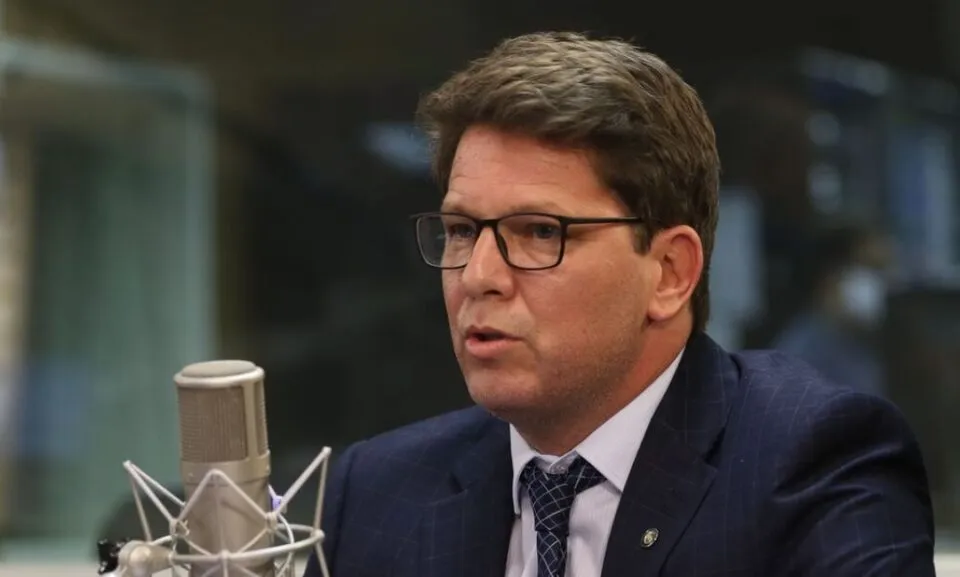 STF não consegue notificar Mário Frias sobre filme de Bolsonaro