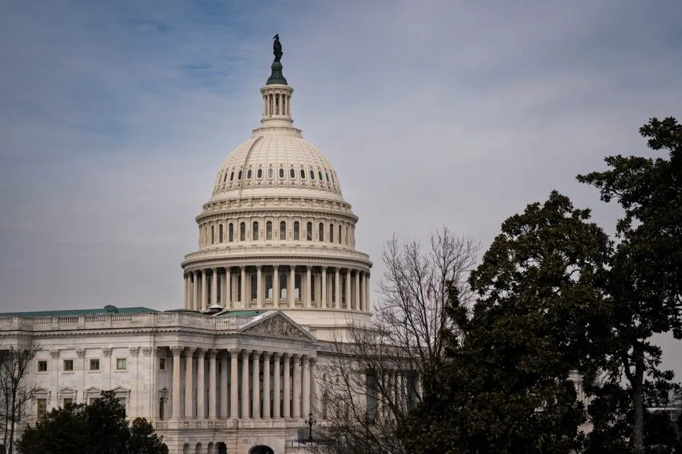 Senado dos EUA dá sinais de oposição mais intensa à guerra de Trump no Irã