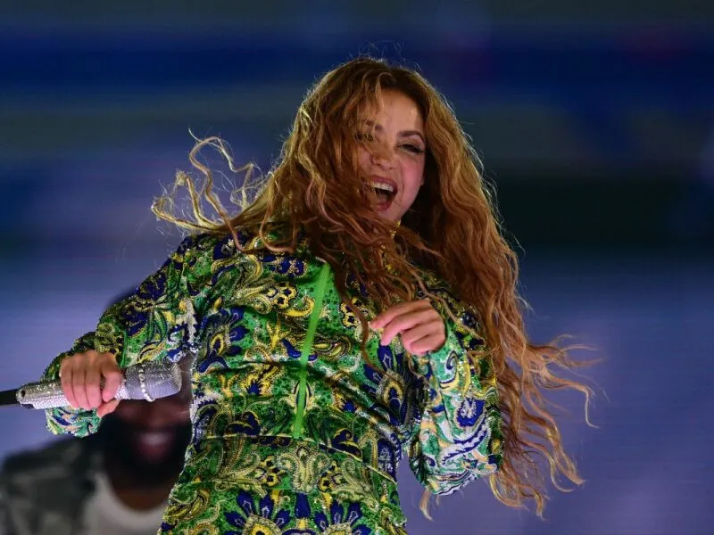Shakira cita separação com Piqué em show no Rio e relembra traição descoberta por pote de geleia