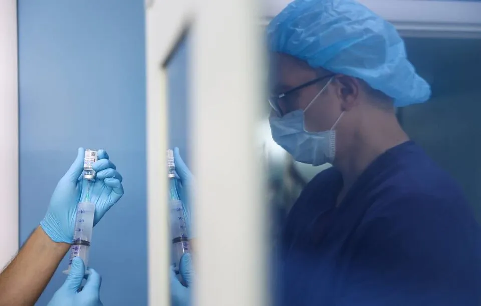 Tratamento experimental reduz tumores e surpreende médicos; veja o que se sabe