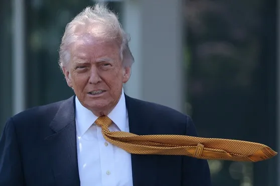 Trump chama repórter de ‘falso’ e diz que cobertura da guerra no Irã é ‘traidora’