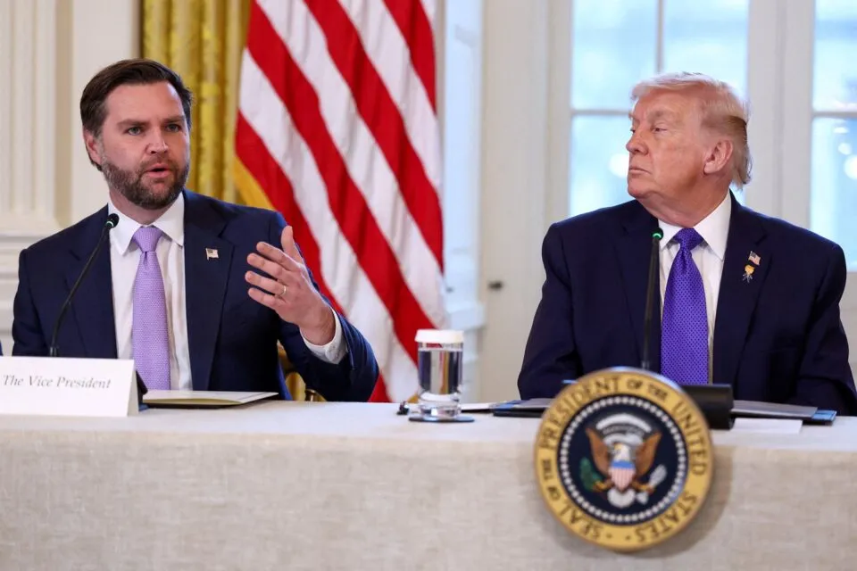 Trump sinaliza apoio a JD Vance como possível candidato republicano em 2028