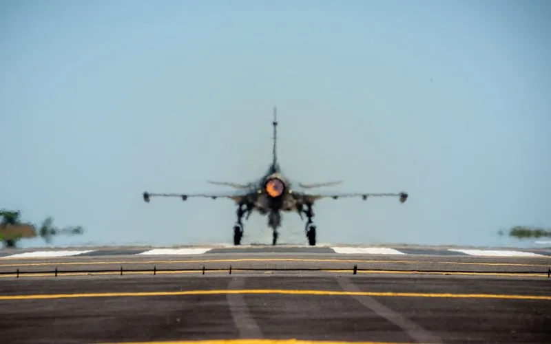 Ucrânia poderá operar até 36 caças Gripen