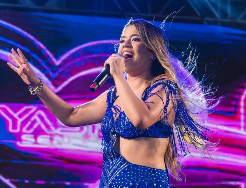 Yasmin Sensação faz pocket show gratuito no Shopping Jardins em Aracaju