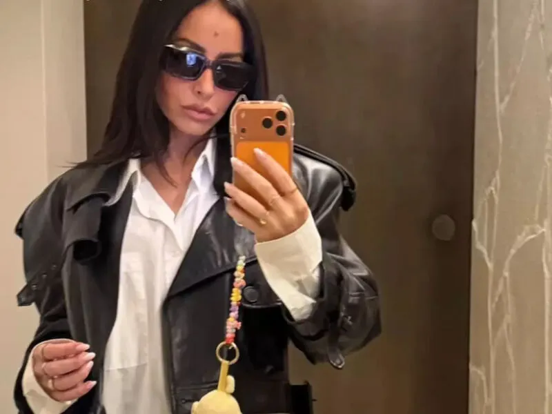 Sabrina Sato aparece com look fashion P&B e calçado criado por Chanel nos anos de 1950