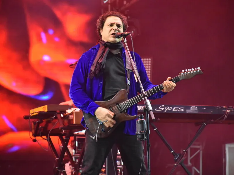 Frejat relança música de Raul Seixas com verso censurado pela ditadura; ouça