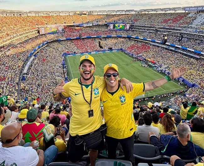 Agabas e Pokas mostram bastidores da Copa do Mundo e levam experiência do Mundial aos seguidores