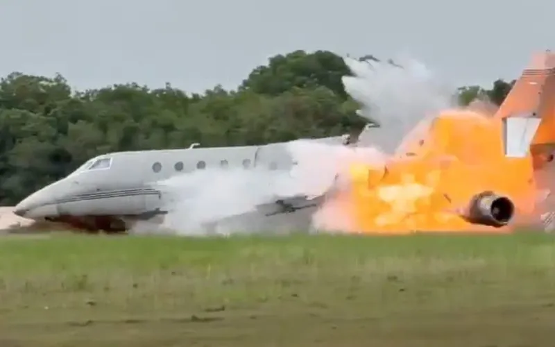Avião sofre acidente durante pouso de emergência no Caribe