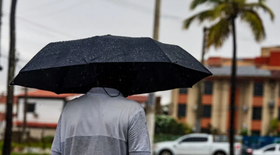 Defesa Civil de Sergipe emite alerta para chuvas moderadas a intensas até sexta-feira, 26