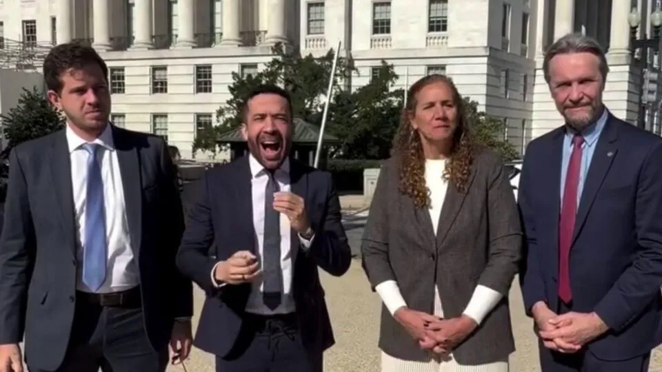 Deputados governistas vão aos Estados Unidos por ajuda contra Flávio, PCC e tarifaço