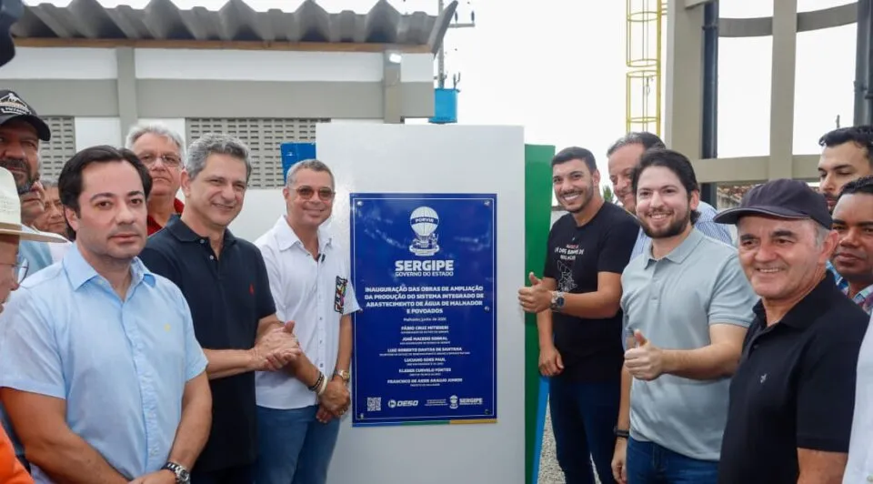 Governador entrega obras de abastecimento em Malhador e Moita Bonita e autoriza rodovia
