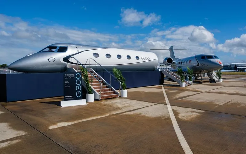 Gulfstream apresenta o G300 e o G400 pela primeira vez na Europa
