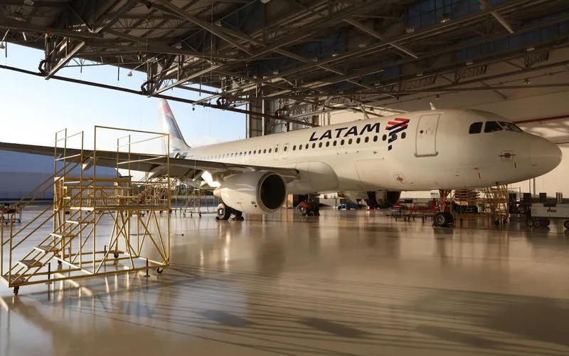 Latam oferece 75 vagas para curso de mecânicos de manutenção aeronáutica
