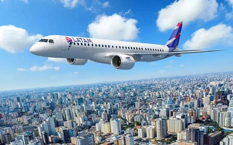 Latam reabre seleção de pilotos para aviões da Embraer com bônus de R$ 160 mil