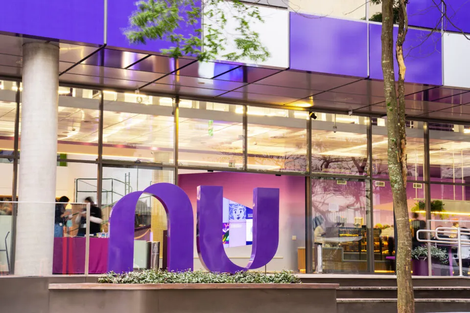 Nubank anuncia recompra de ações no valor de US$ 1 bi