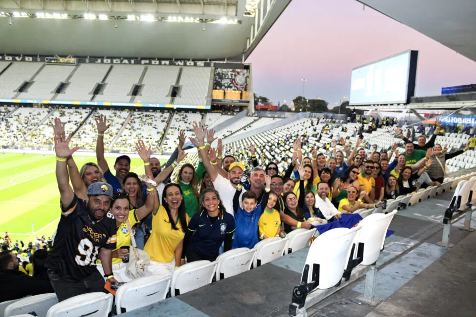 Orinter Sports & Fun leva 300 convidados para amistoso da Seleção Feminina; veja fotos