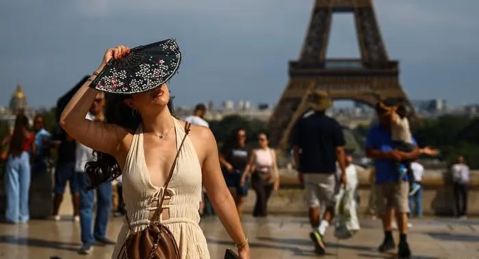 Paris proíbe consumo de álcool em locais públicos durante onda de calor