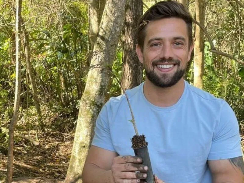 Rafael Cardoso volta a se internar em clínica de reabilitação; entenda
