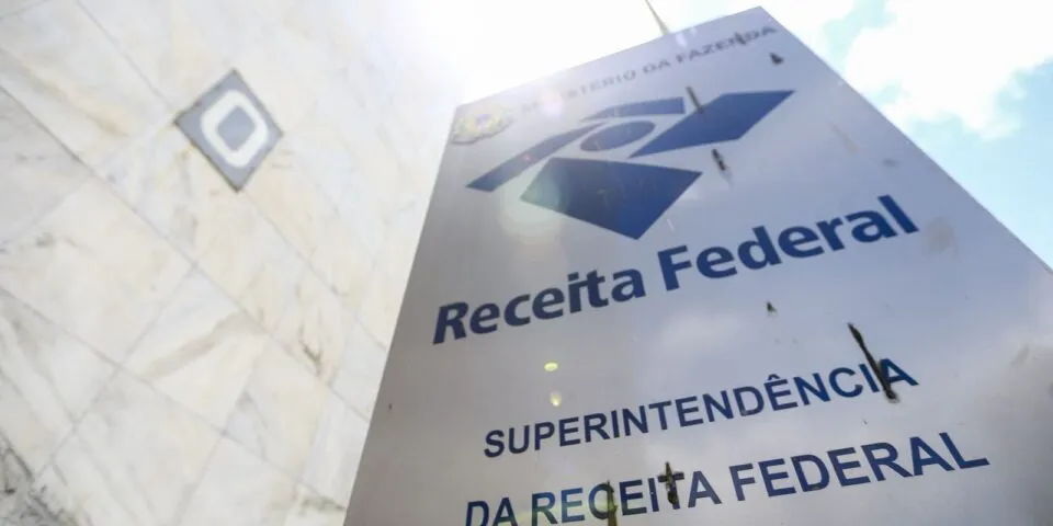 Receita paga lote especial de restituição automática em julho