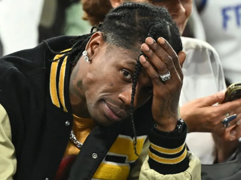 Travis Scott revolta fãs na Turquia após show de 20 minutos