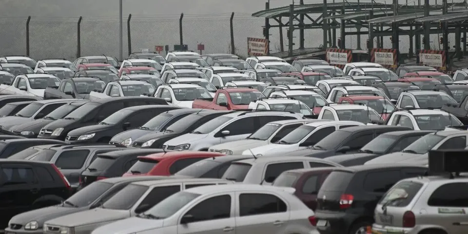 Venda de veículos novos no país sobe 15% até maio
