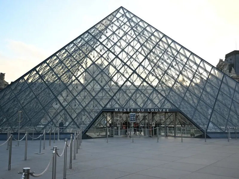 Museu do Louvre está ‘no limite’, alerta novo presidente