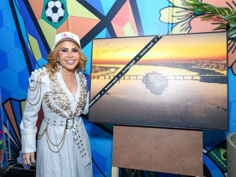 Joelma apoia ação solidária do Transforma Petrolina e assina obra para leilão beneficente