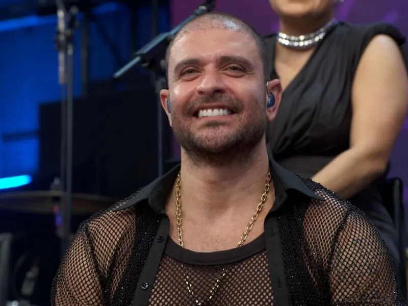 Diogo Nogueira agradece apoio dos fãs após cancelar shows por problema de saúde