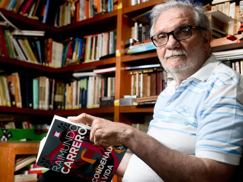 Morre Raimundo Carrero, escritor e jornalista pernambucano, aos 78 anos