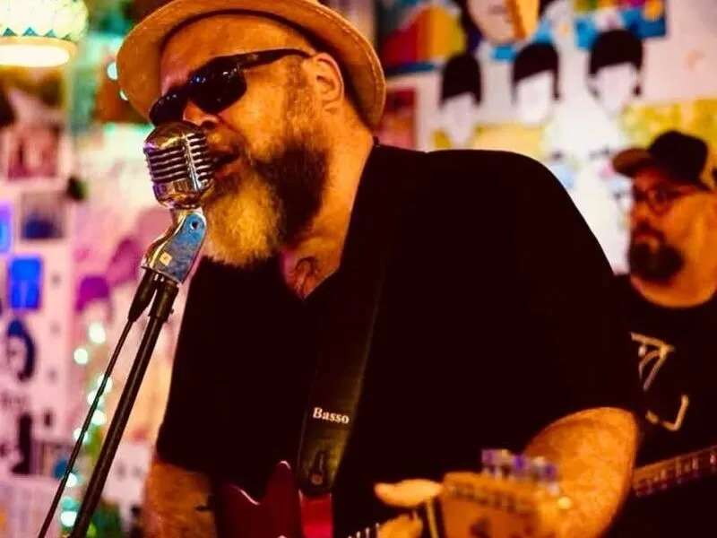 Rico Bluestamontes apresenta projeto de blues no Ramon Hostel Bar, nesta segunda (8)
