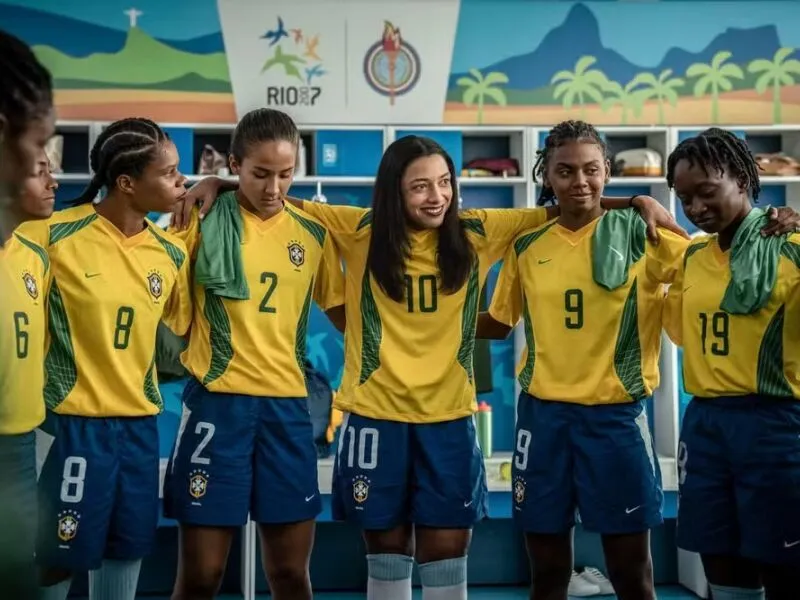 Primeira foto de Alice Carvalho caracterizada como Marta é divulgada e semelhança impressiona