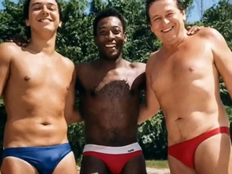 “Olha só a tanguinha daquela época!”: Boni compartilha foto antiga com Boninho e Pelé