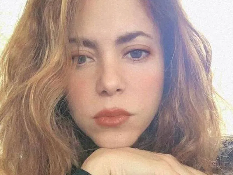 Shakira denuncia imagens falsas com seu rosto e pede atenção a conteúdos gerados por IA