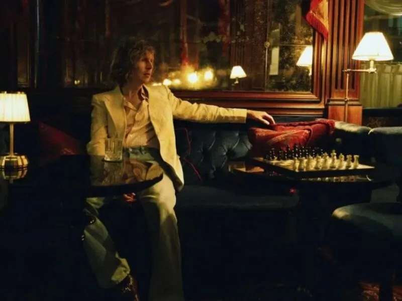 Beck anuncia álbum de inéditas para setembro e apresenta o single “In The Night”