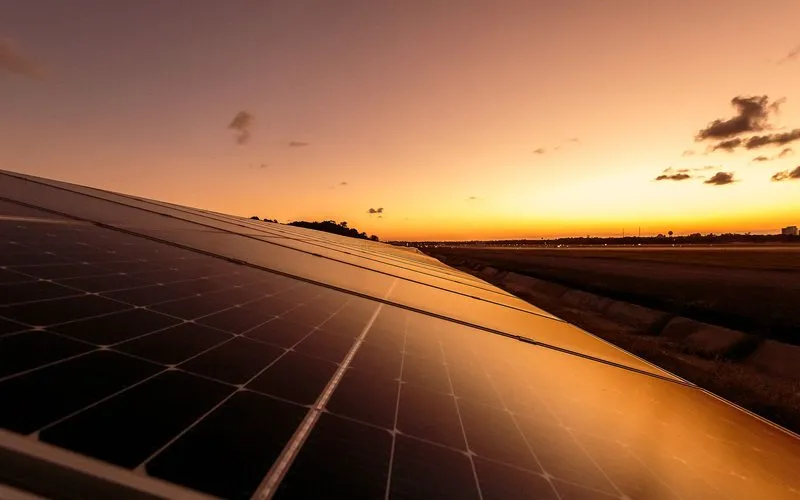 Aeroporto de Vitória inicia construção de quatro usinas solares