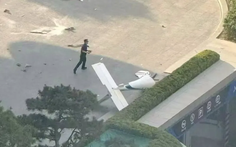 China proíbe voos de aviões leves após colisão em arranha-céu