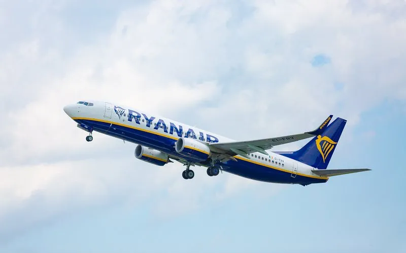Janela se desprende de avião da Ryanair durante voo