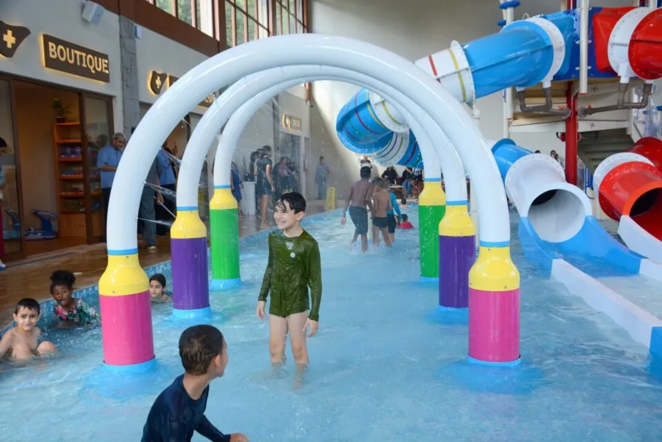 Le Canton inaugura complexo aquático indoor e antecipa abertura com evento para filhos de colaboradores