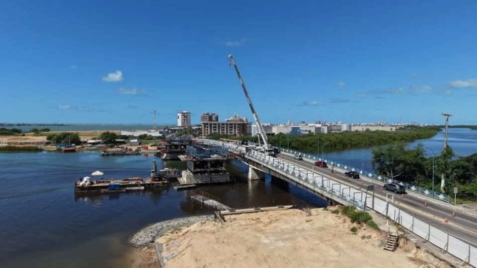 Prefeitura instala banheiros públicos antivandalismo em praças e pontos turísticos de Aracaju