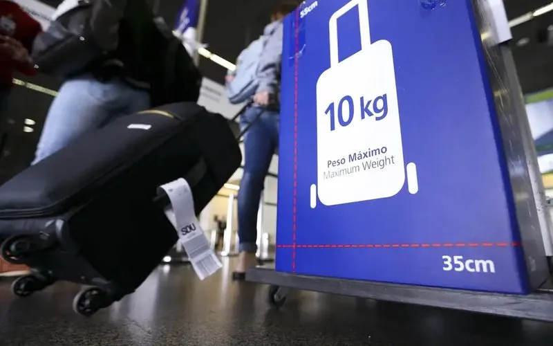 Prejuízo com bagagens de mão irregulares pode passar dos US$ 210 milhões no Brasil