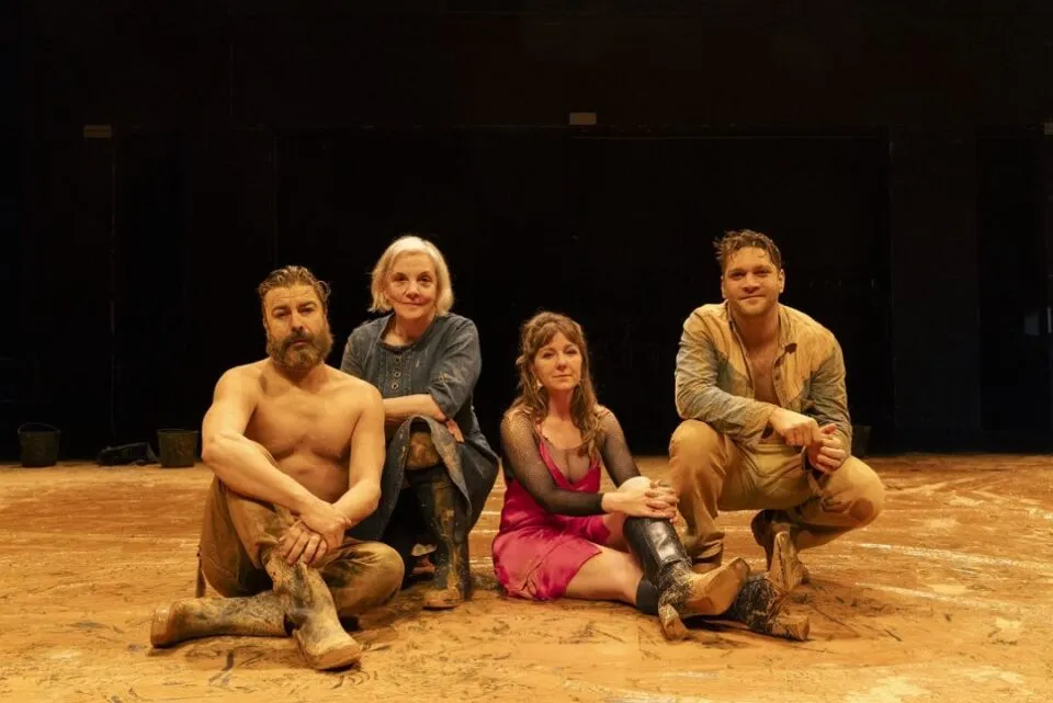 Premiado espetáculo ‘Tom na Fazenda’ chega a Aracaju com 2 apresentações no Teatro Atheneu