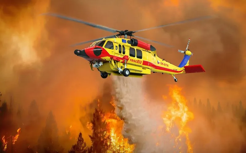 Primeiros helicópteros S-70 Firehawk da Europa têm produção iniciada